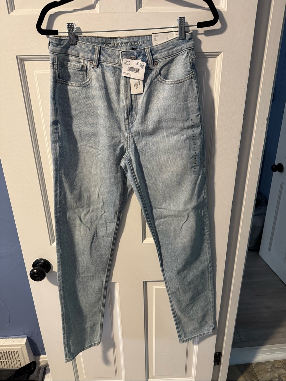 NWT American Eagle mom jeans